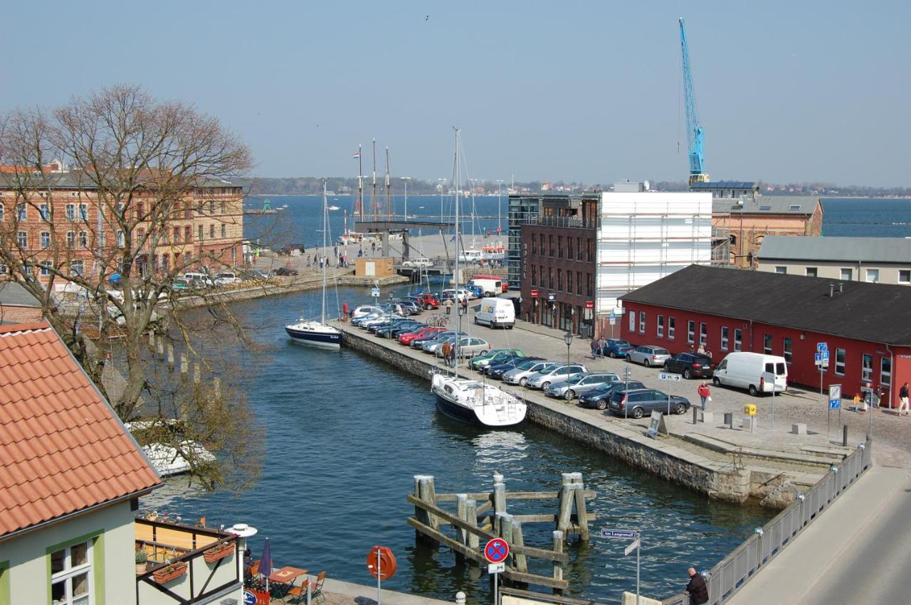 Zum Goldenen Anker Aparthotel ชตราลซุนด์ ภายนอก รูปภาพ