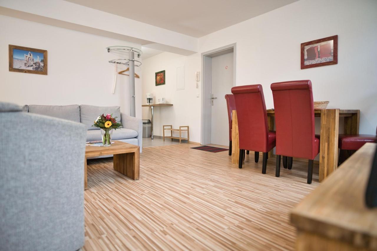 Zum Goldenen Anker Aparthotel ชตราลซุนด์ ภายนอก รูปภาพ