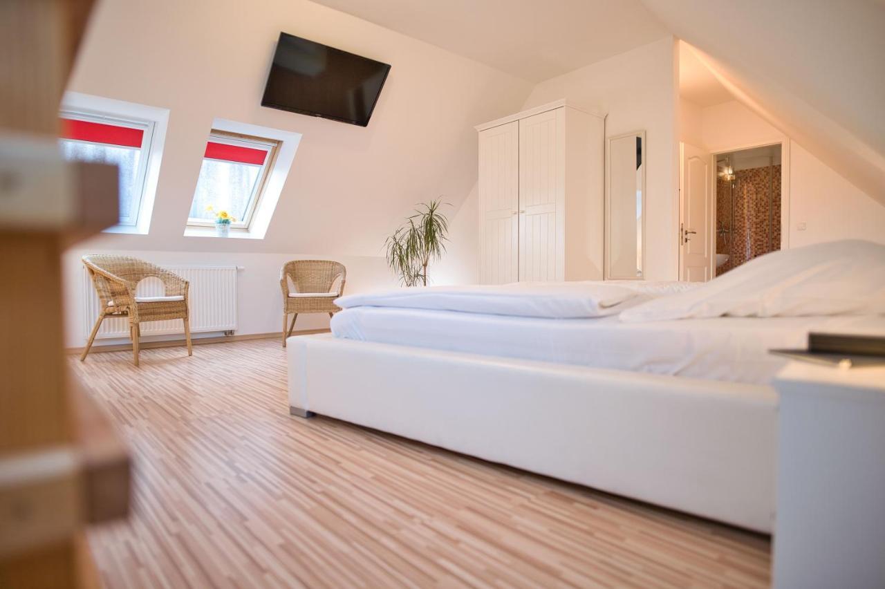Zum Goldenen Anker Aparthotel ชตราลซุนด์ ภายนอก รูปภาพ