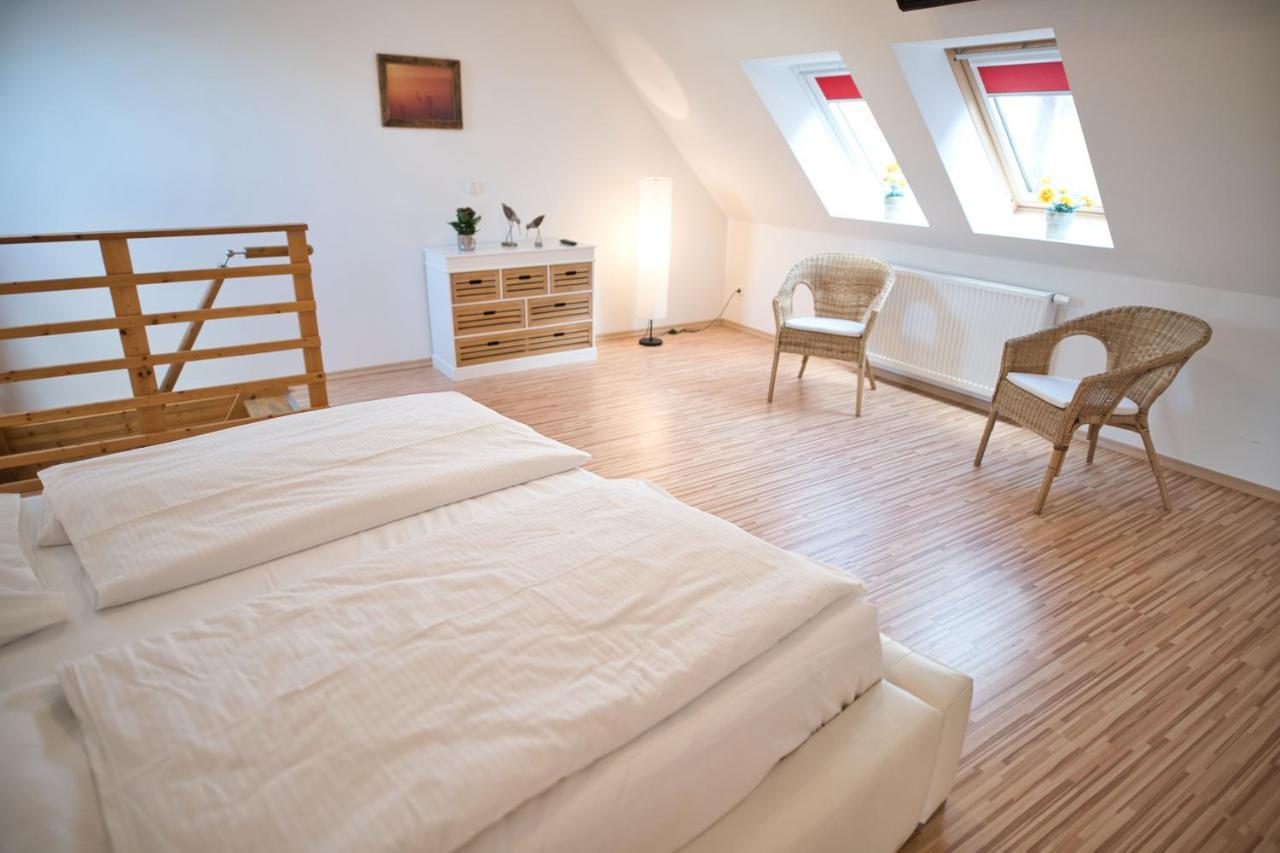 Zum Goldenen Anker Aparthotel ชตราลซุนด์ ภายนอก รูปภาพ